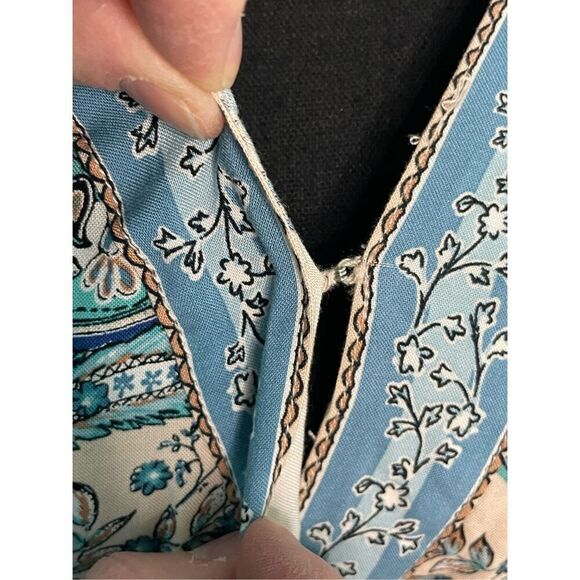 NWT Maurices Surplice Bubble Hem V-Neck Tank Top Size X-Small - Picture 2 of 8